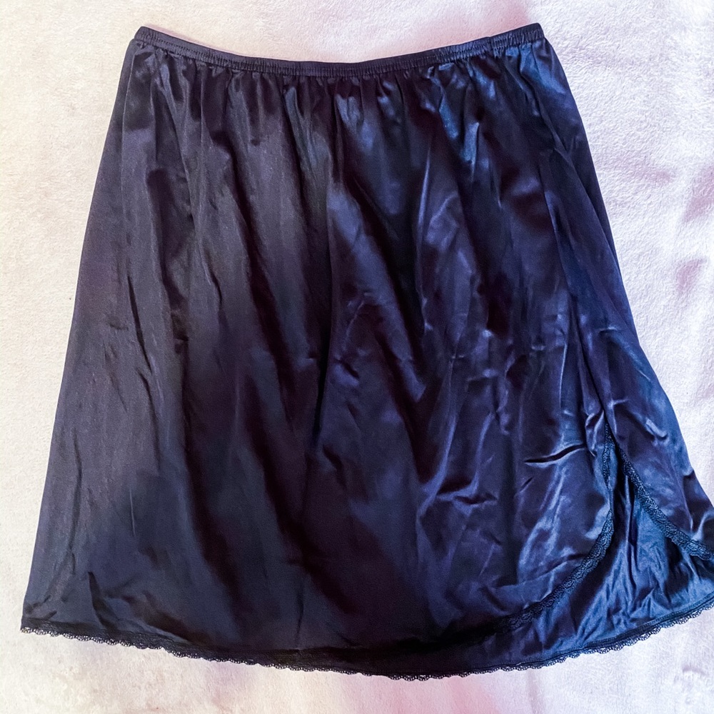 Vanity Fair Half Slip 18”